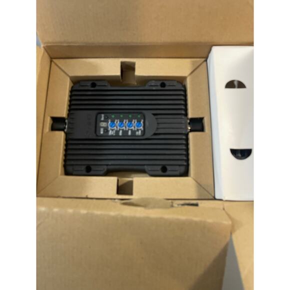 SOLIDRF CELL PHONE REPEATER FIVE BAND SIGNAL BOOSTER - Picture 2 of 8